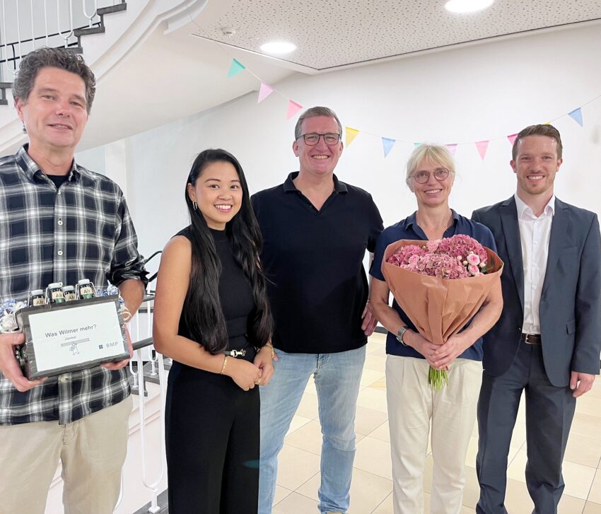 Projektbeteiligte bei der Eröffnung des Oberstufenhauses der Mathilde-Anneke-Gesamtschule.