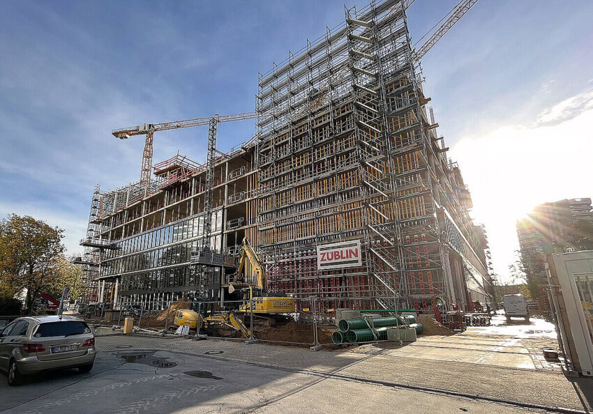 Baustelle des Büroareals ONE PLAZA am Kennedydamm in Düsseldorf.