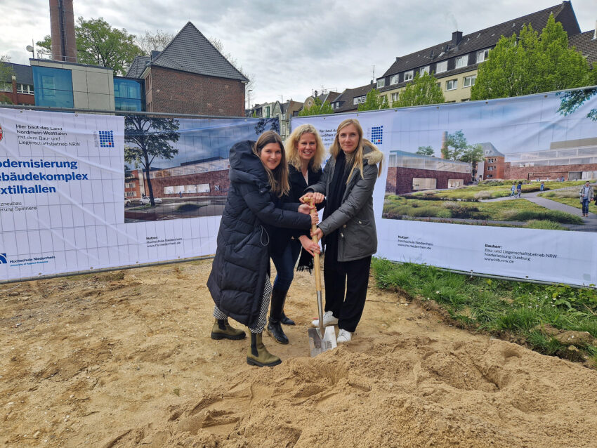 BMP Projektbeteiligte beim Spatenstich für den Textilcampus der Hochschule Niederrhein.