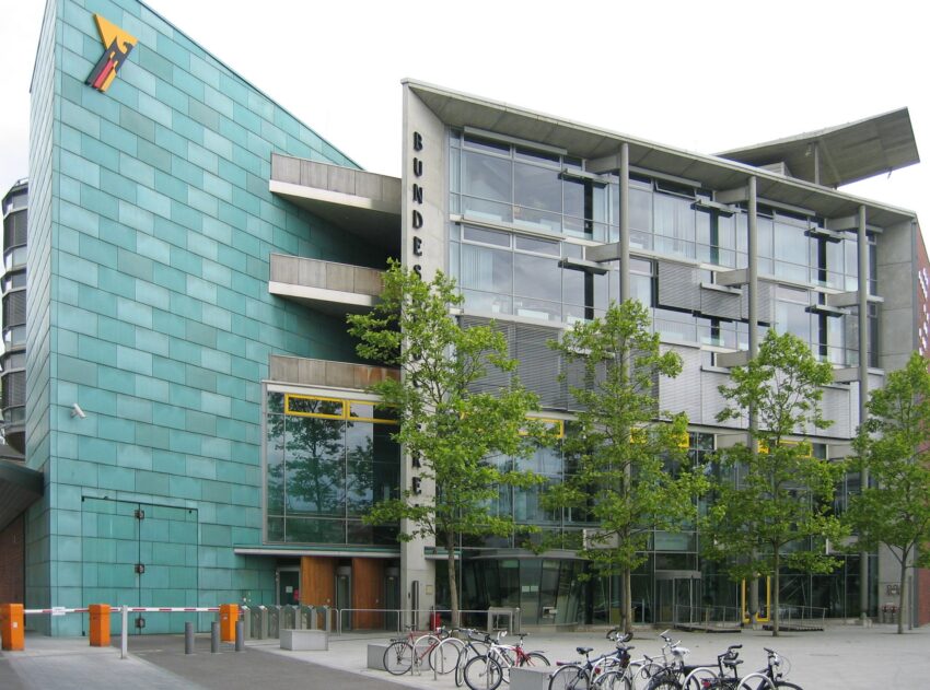 Bundesdruckerei | Bundesdruckerei-Gebäude in Berlin. Aufnahme von Johann H. Addicks aus dem Jahr 2005.