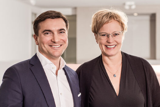 Portrait von Sebastian Krautz und Vera von Arnim, Ansprechpartner im BMP Service Development.