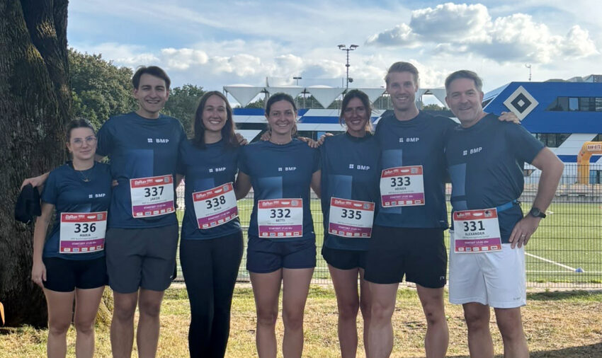 Das Hamburger BMP-Team beim gemeinsamen Lauf auf der Strecke des B2Run Hamburg.